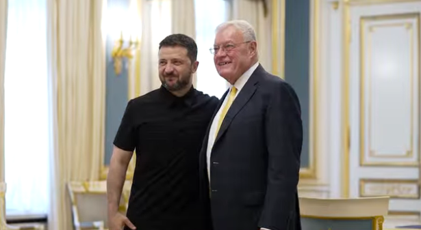 Зеленський зустрівся з Келлогом: "Обговорили шлях до миру"